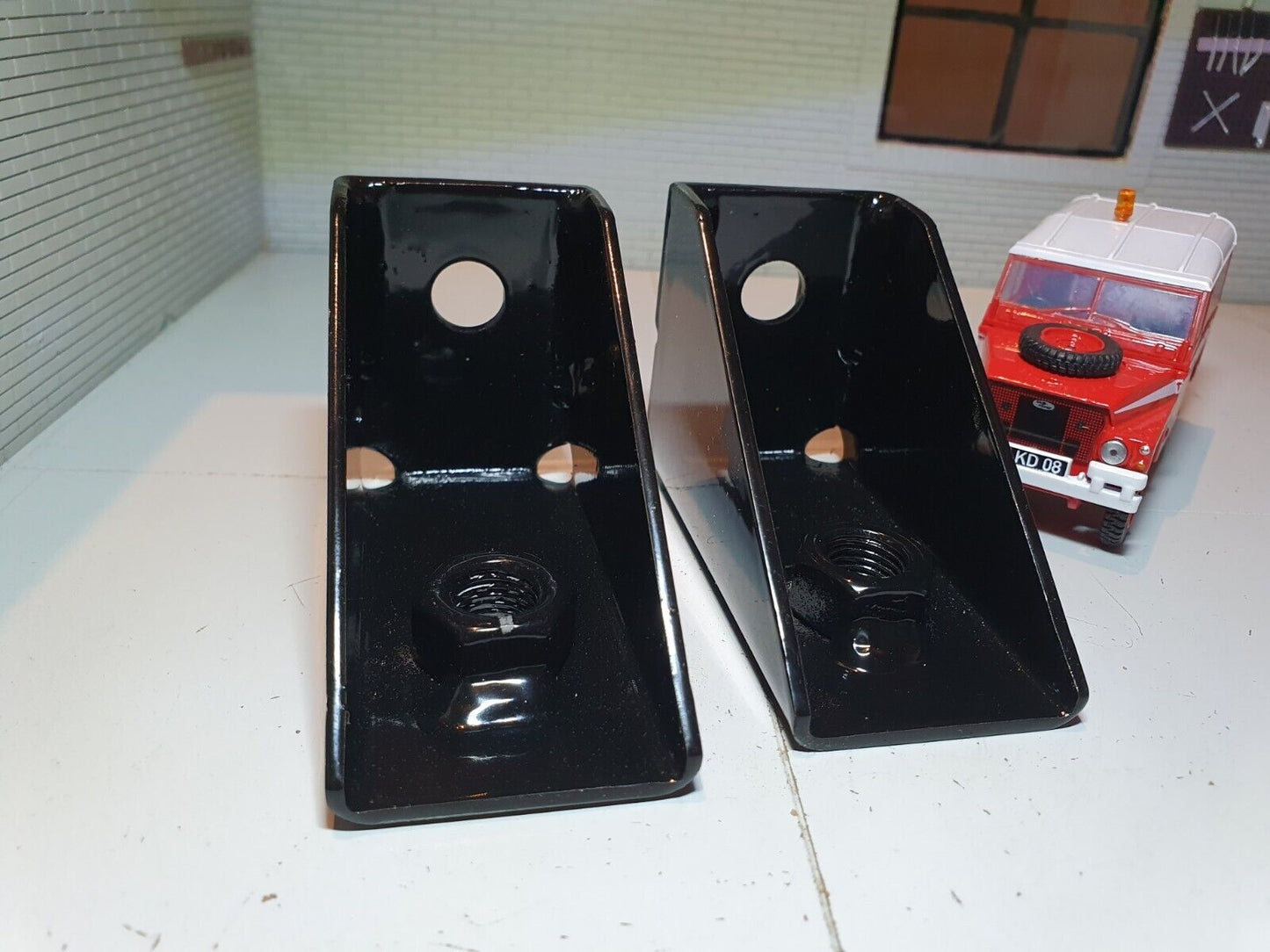 Land Rover Lightweight ONLY 335848 Rear Tub Seatbox Brackets x2