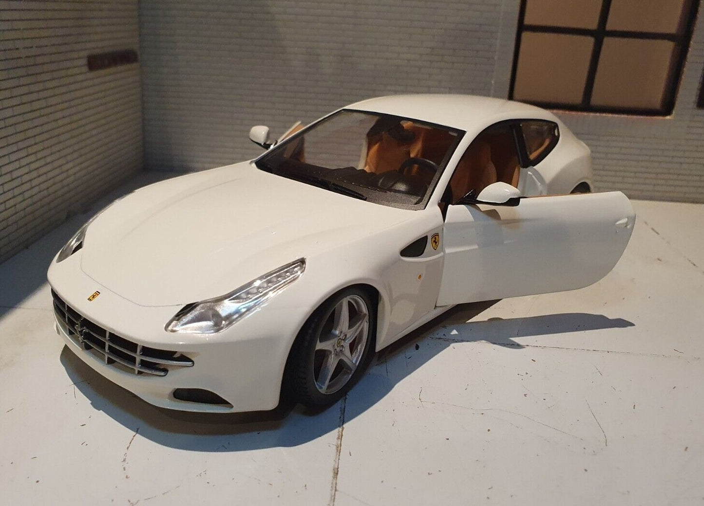 Ferrari 2011 FF GT 239195125 Bburago 1:24