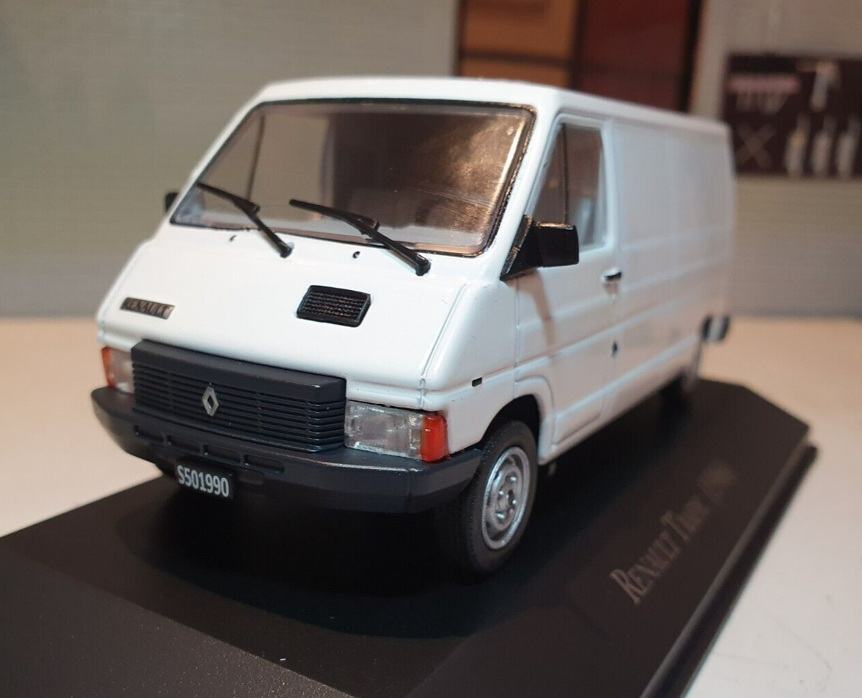 Le camping-car Renault Trafic Eriba 520 miniature par Ixo-Models au 1/43e