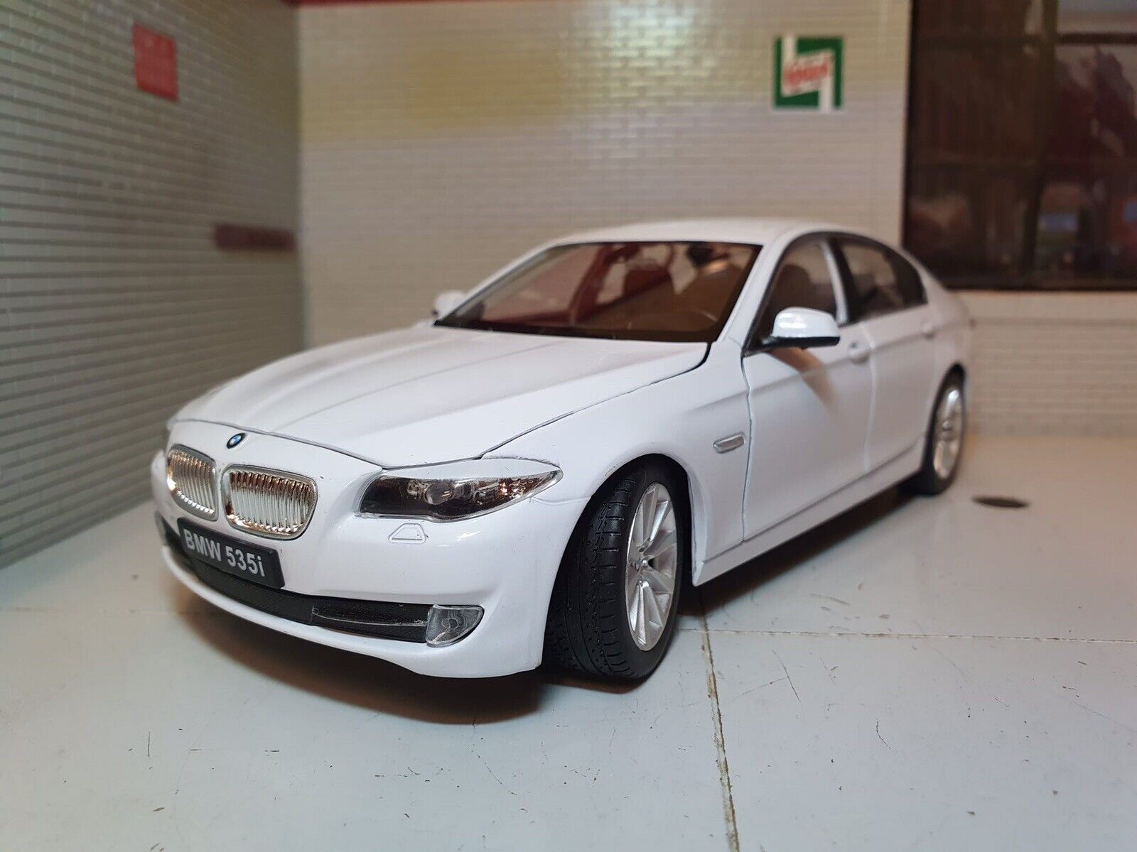 BMW 5 Series 535i F10 Saloon 24026 Welly 1:24 – Emberton Imperial