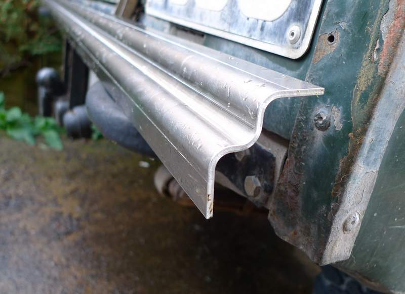 Land Rover Series 2, Land Rover Series 2a, Land Rover Series 3, Land Rover Defender. Rear Body Angle Mounting MTC1039 330271 330468 Close up shot.