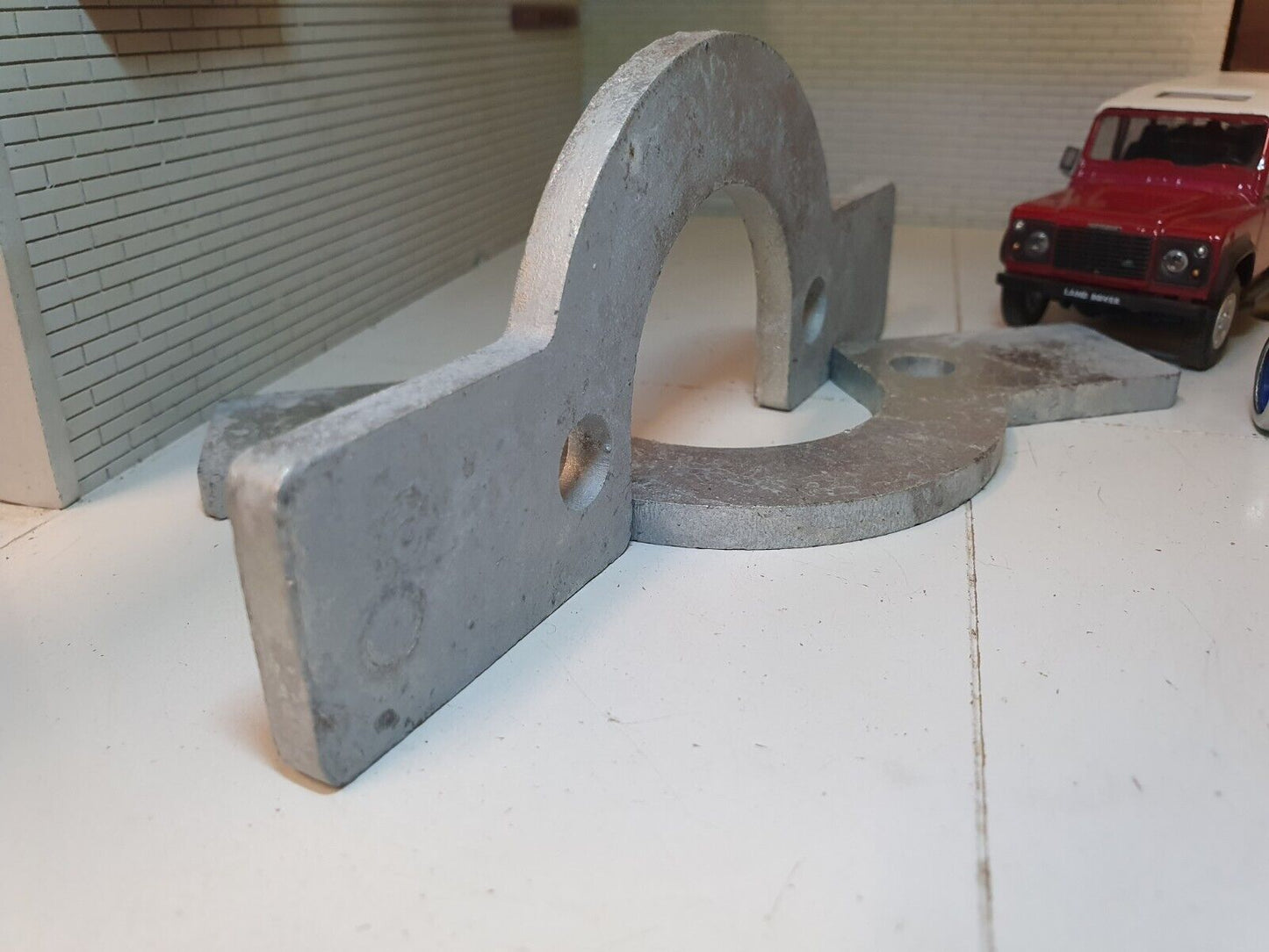 Land Rover Galvanised Front Axle Spring Retaining Plates BA7556