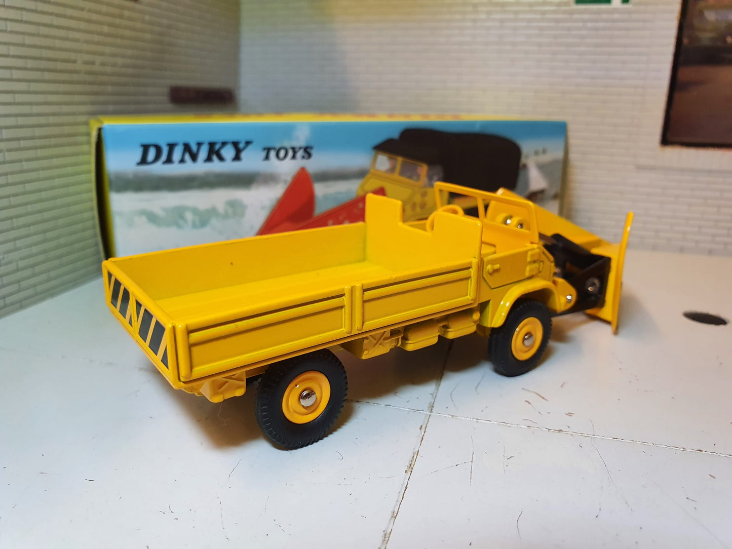 Chasse-neige Mercedes-Benz Unimog #567 Dinky