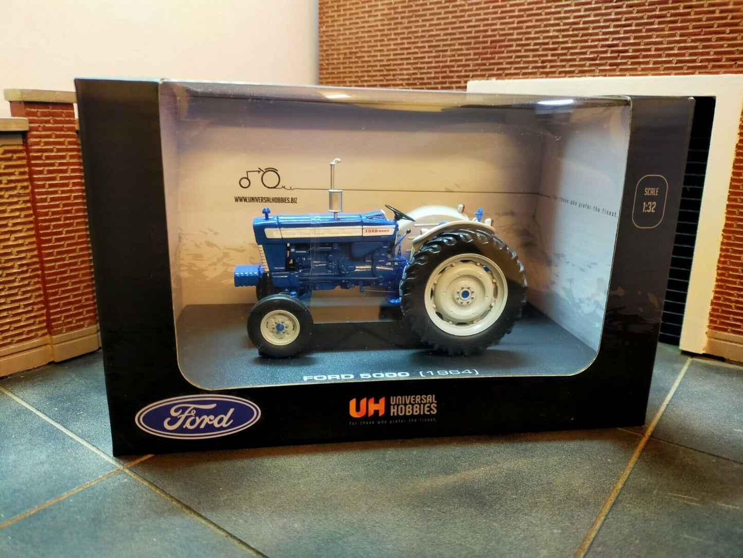 Ford 5000 Officially Licensed Universal Hobbies UH2808 1:32