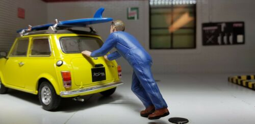 Workman Figure Pushing Car Breakdown Garage Workshop Diorama G LGB 1:24 Scale
