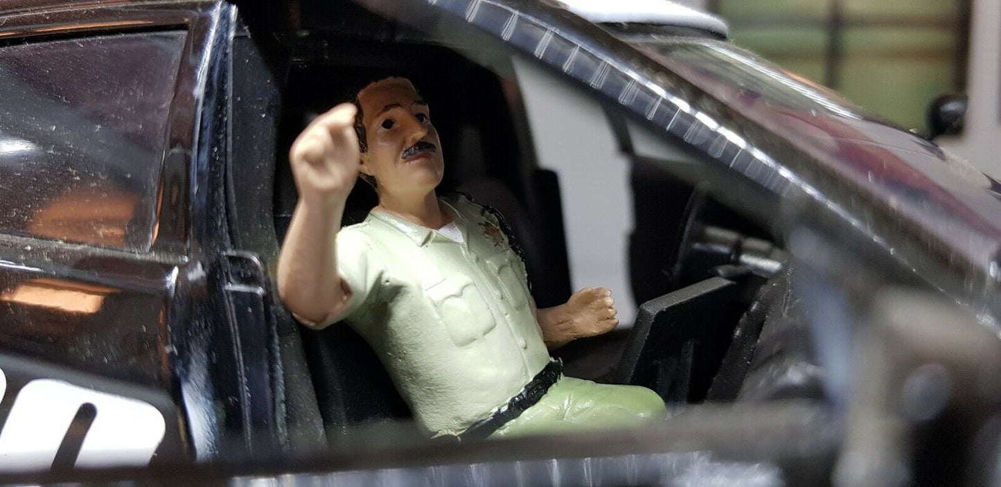 G LGB 1:24 Scale 2x USA Sheriff Police Highway Patrol Figures Car Diorama
