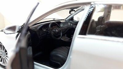 Mercedes 2015 S Class W222 24051 Welly 1:24 (Black/White)