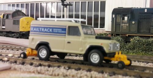 Land Rover Defender 110 Railtrack Railway Railer Repair 1:76 OO/00 Gauge Model