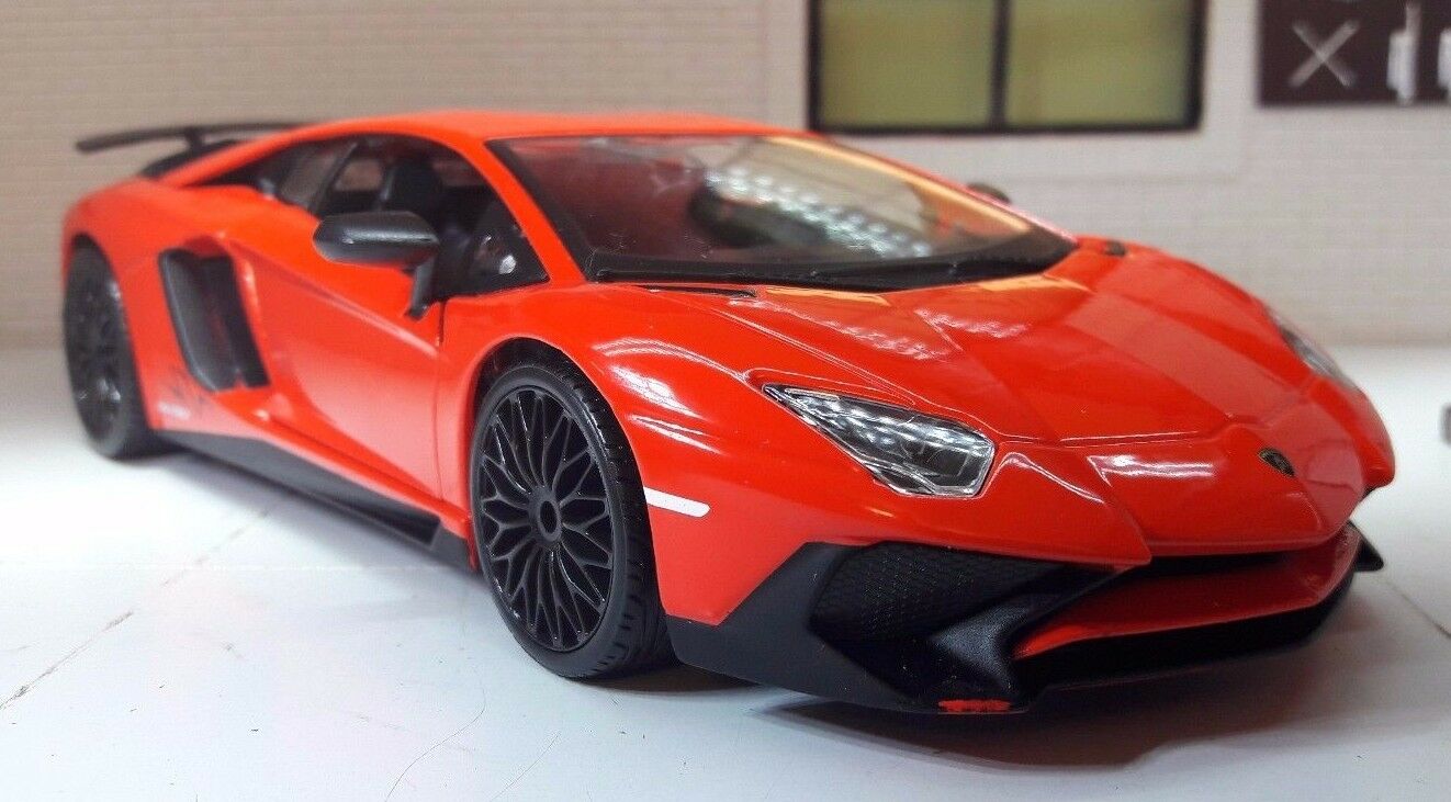 Bburago 1:24 Lamborghini Aventador LP 750-4 SV rouge 18-21079