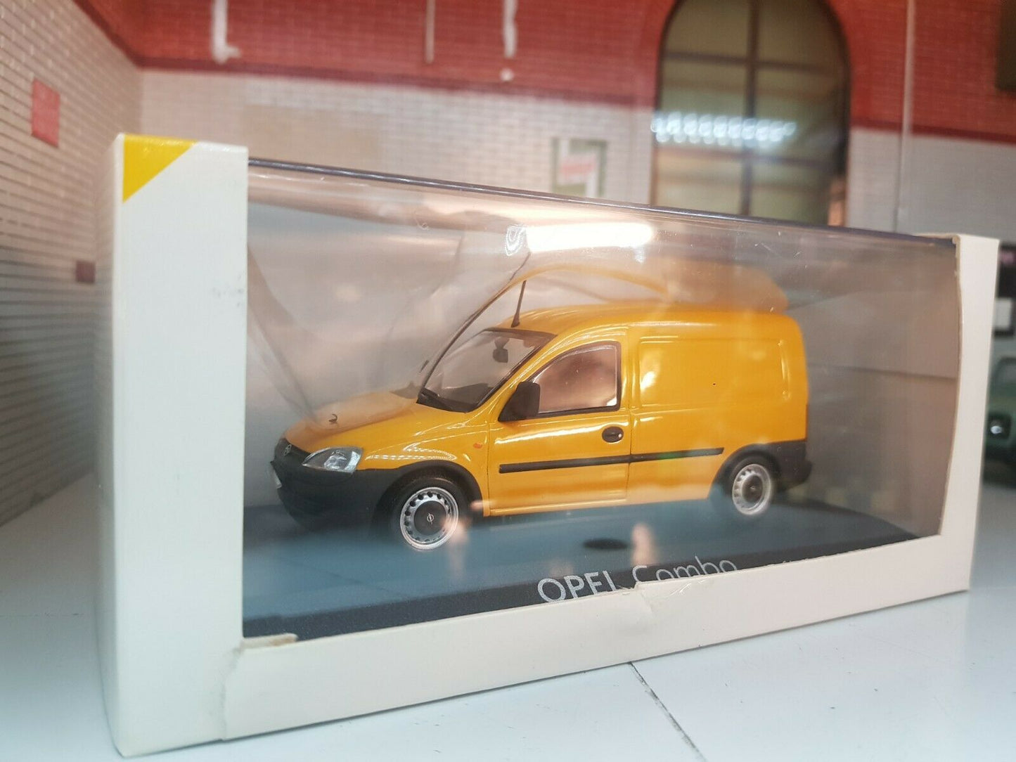 1:43 Vauxhall Corsa Van Opel Holden Combo 2011 Gelbes Modellauto aus Druckguss