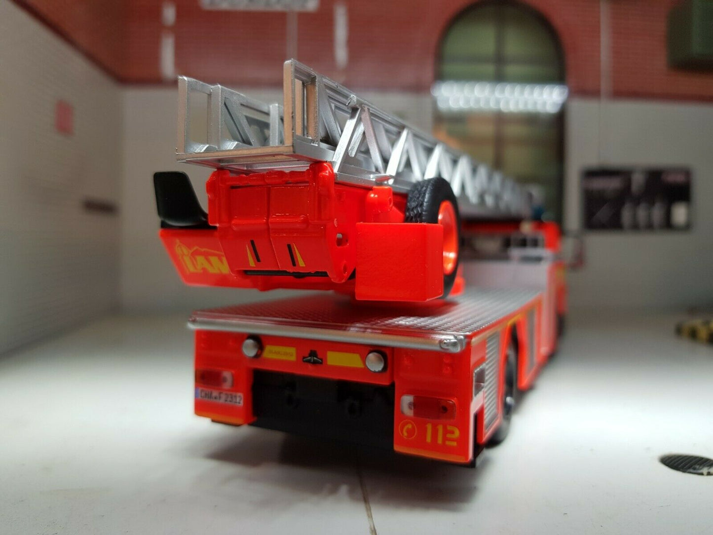 Feuerwehrauto Iveco Magirus Dlk 23/12 DLK23-12C Drehleiter Atlas 1:43