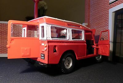Land Rover Series 3 109 LWB Station Wagon Bburago 1:24