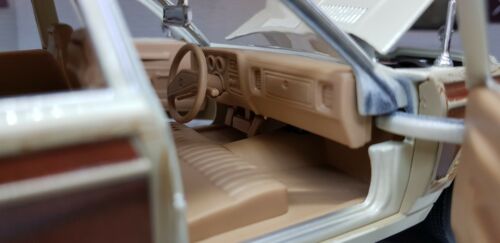 Chrysler 1979 Le Baron Town & Country Motormax 73331 1:24