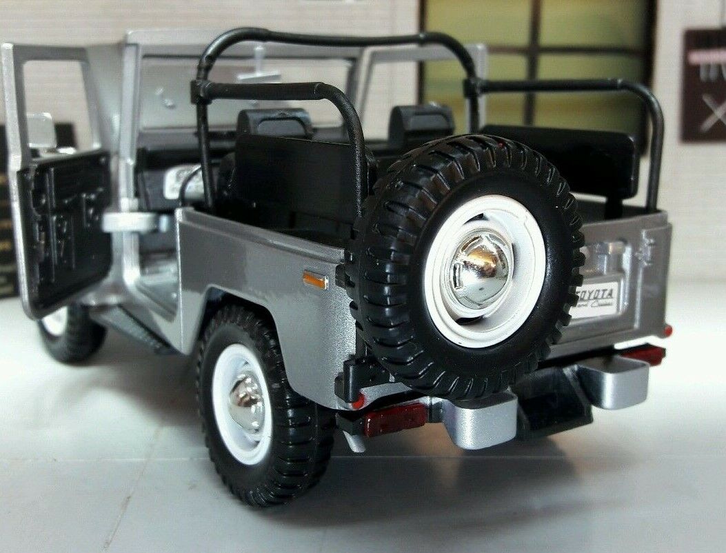 Toyota Land Cruiser FJ40 Expedition 79137GRN Motormax 1:24