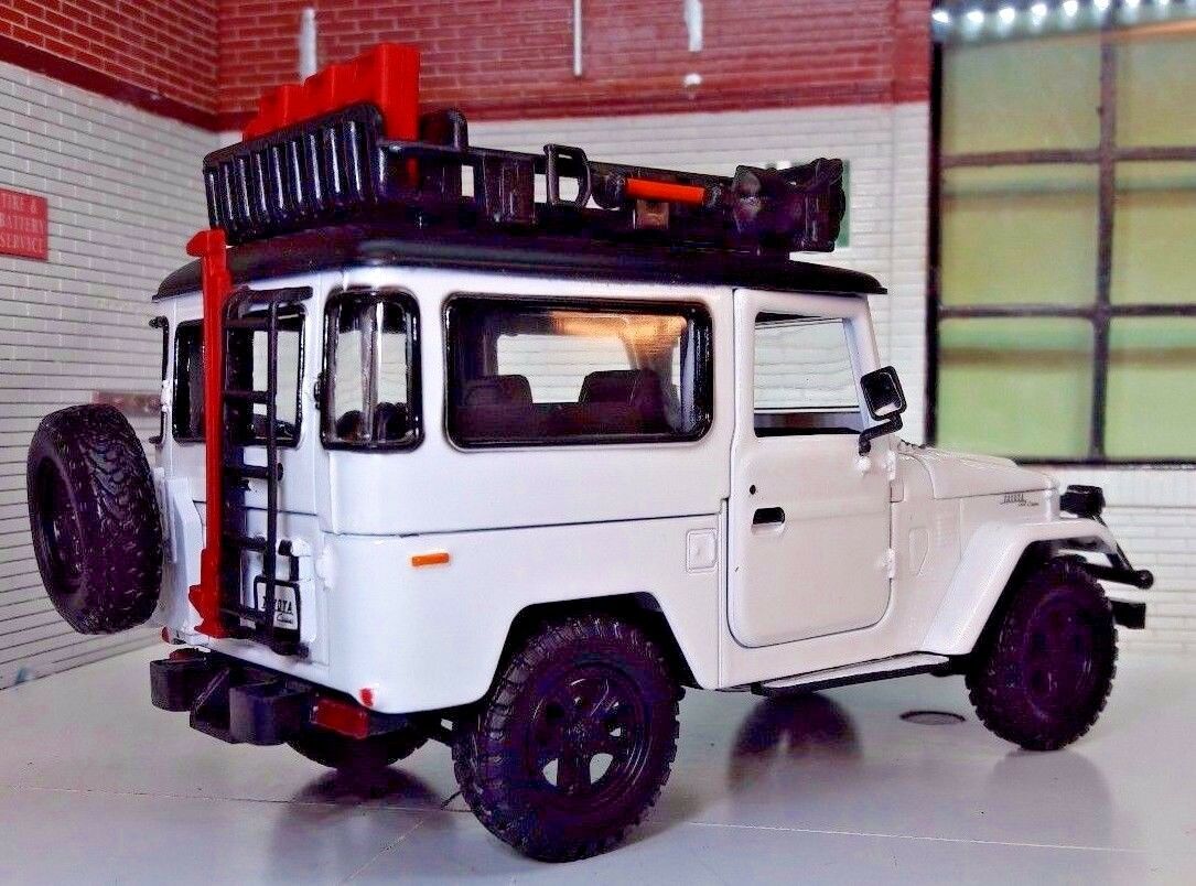 Toyota Land Cruiser FJ40 Expedition 79137W Motormax 1:24