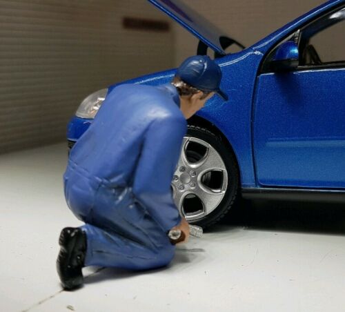 Mechanic Juan Wheel Figure Spanner Garage Workshop Diorama 1:24 Scale