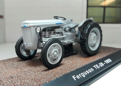 TRACTEUR MASSEY FERGUSON 35X avec charrue Rumptstad passe-temps TRACTEUR MASSEY FERGUSON 35X avec charrue Rumptstad passe-temps