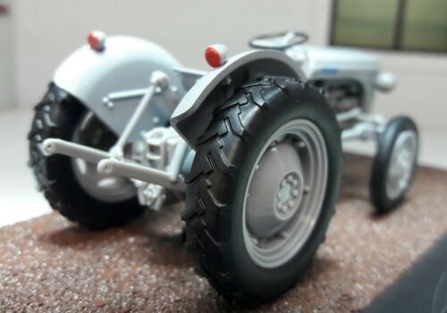 Ferguson TE20 7517004 Atlas 1:32