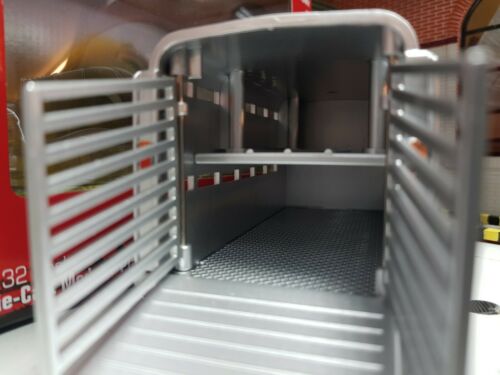 Ifor Williams 40710A1 TA510 Triaxle Livestock Trailer Britains 1:32