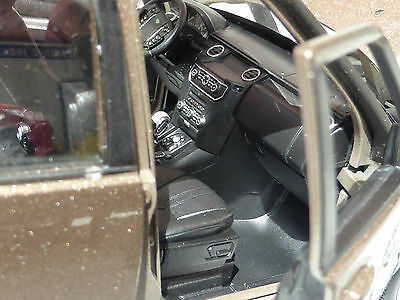 Land Rover 2015 Discovery 4 TDV6 24008 Welly 1:24