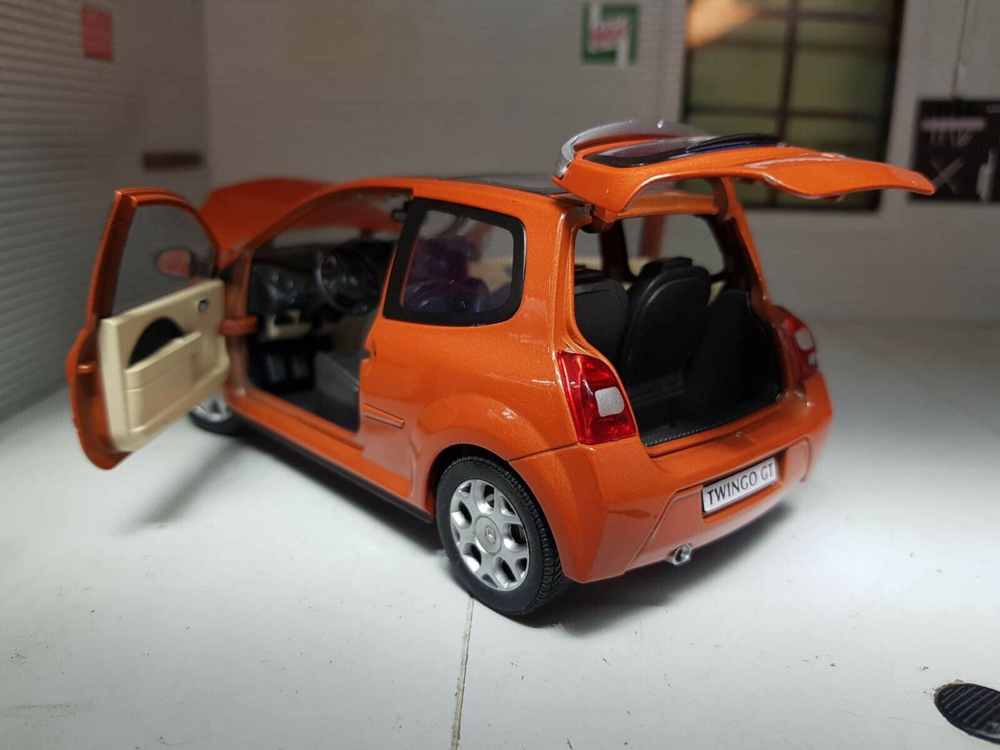 Renault 2011 Twingo GT RS Cararama 1:24