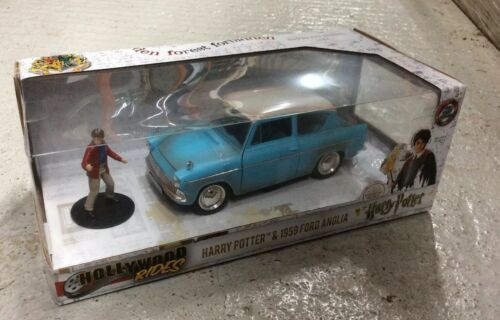 Ford Anglia 1970 105E Weathered Model Car & Harry Potter Figure 31127 Jada 1:24