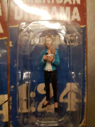 Lady Camera Crew Film Pretty Reporter Scale Diorama 1:24