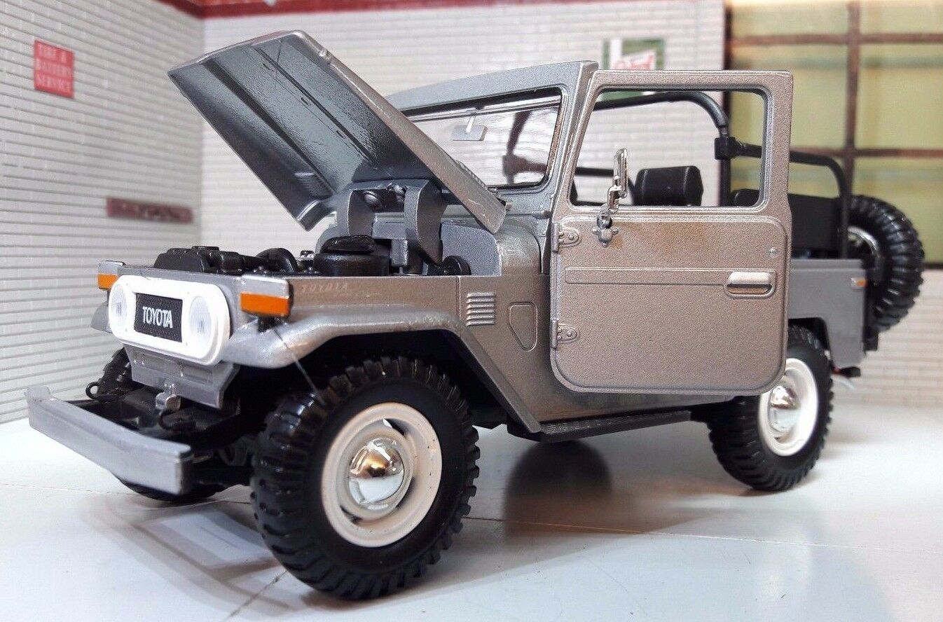 Toyota 1960 Land Cruiser FJ40 Motormax 1:24