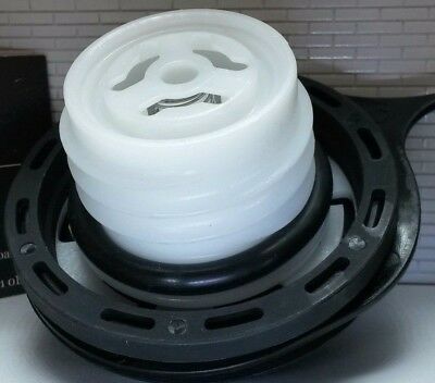 Land Rover Discovery TD5 V8 OEM WLD500070 Fuel Filler Cap & Tether Lead