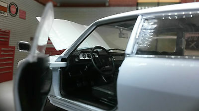 Peugeot 504 1975 Limousine 24001 Welly 1:24