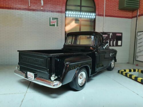 Chevrolet 1955 5100 Stepside Pickup 73236 Motormax 1:24