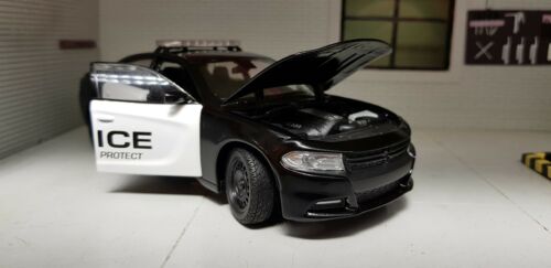 Dodge Charger V8 2016 Pursuit USA Police Welly 24079 1:24