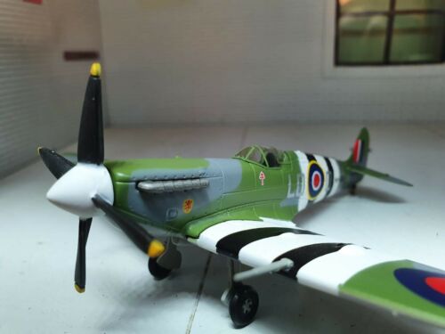 Spitfire Mk9B Scale Normandy Landings RAF MkIX Deagostini 1:72