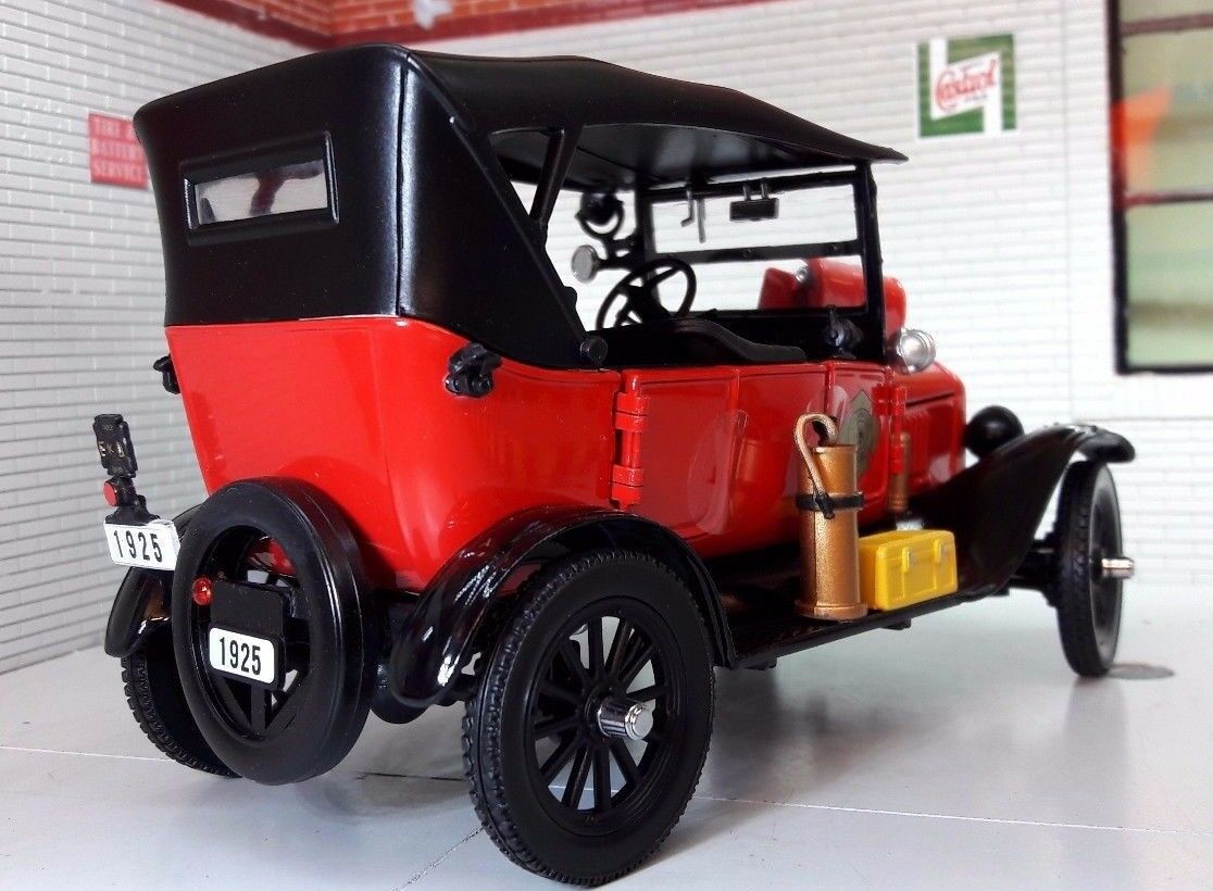 Ford Modell T 1925 Feuerwehrauto Sunstar 1:24