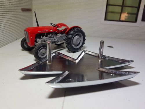 Massey Ferguson MF 35 835 FE35 Traktor vorne, schwarzes Motivabzeichen 828136M1