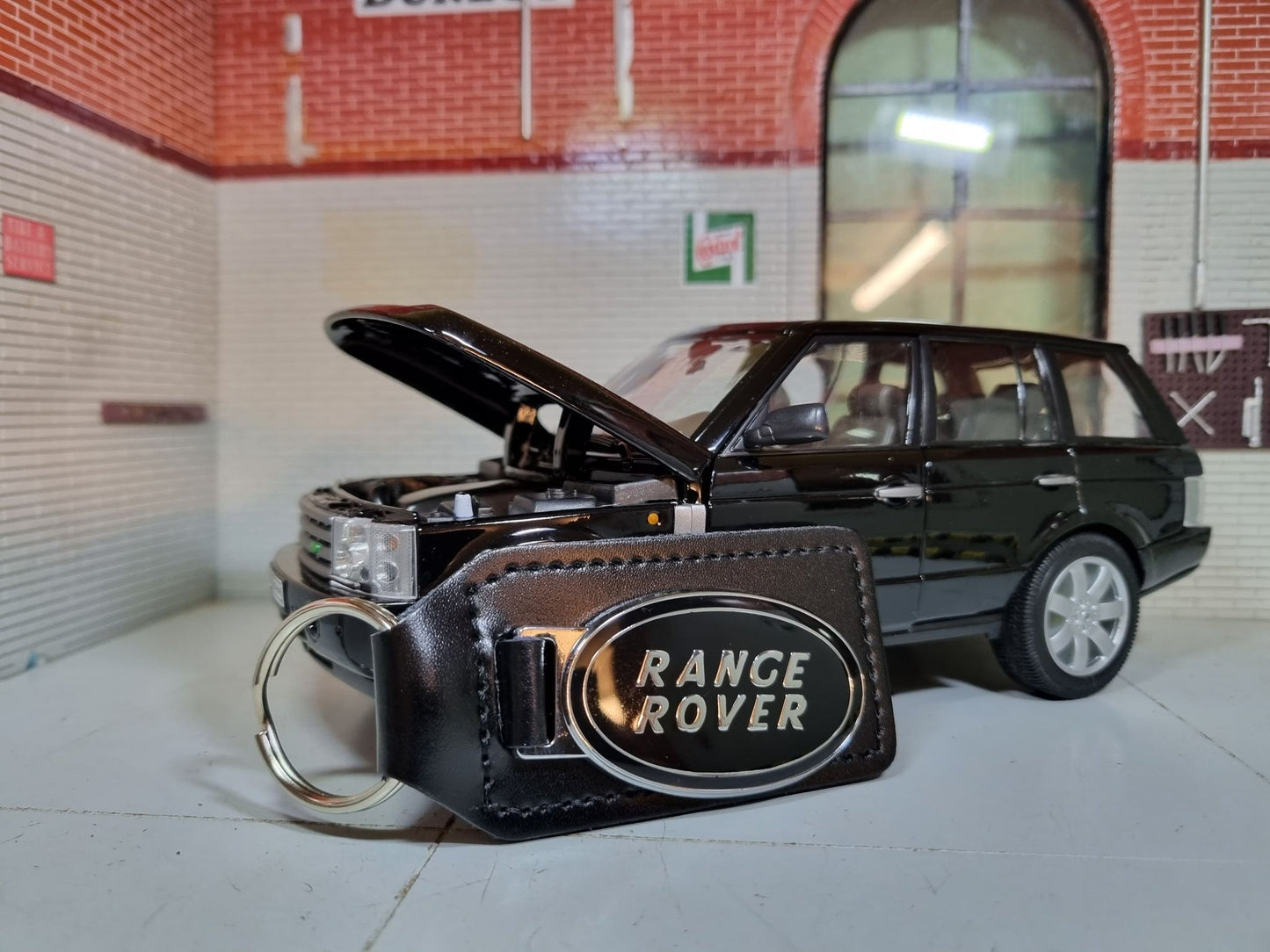 Range Rover Quality Enamel Black/Silver Leather Key Ring
