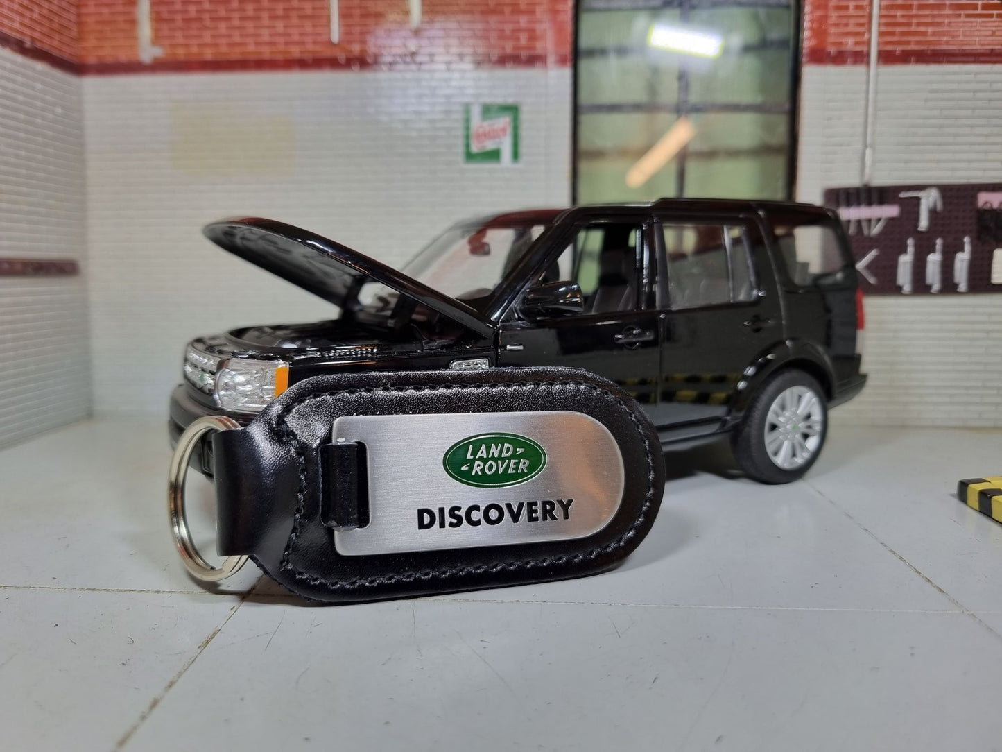 Land Rover Discovery Quality Enamel Silver Aluminium Leather Key Ring