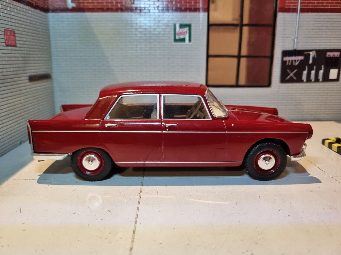 Peugeot 404 1960 Dunkelrot 124024 Whitebox 1:24