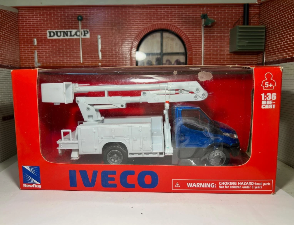Iveco 2014 Daily (Various Body Types Available) 15873 NewRay 1:36