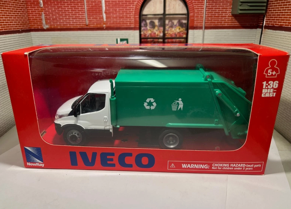 Iveco 2014 Daily (Various Body Types Available) 15873 NewRay 1:36