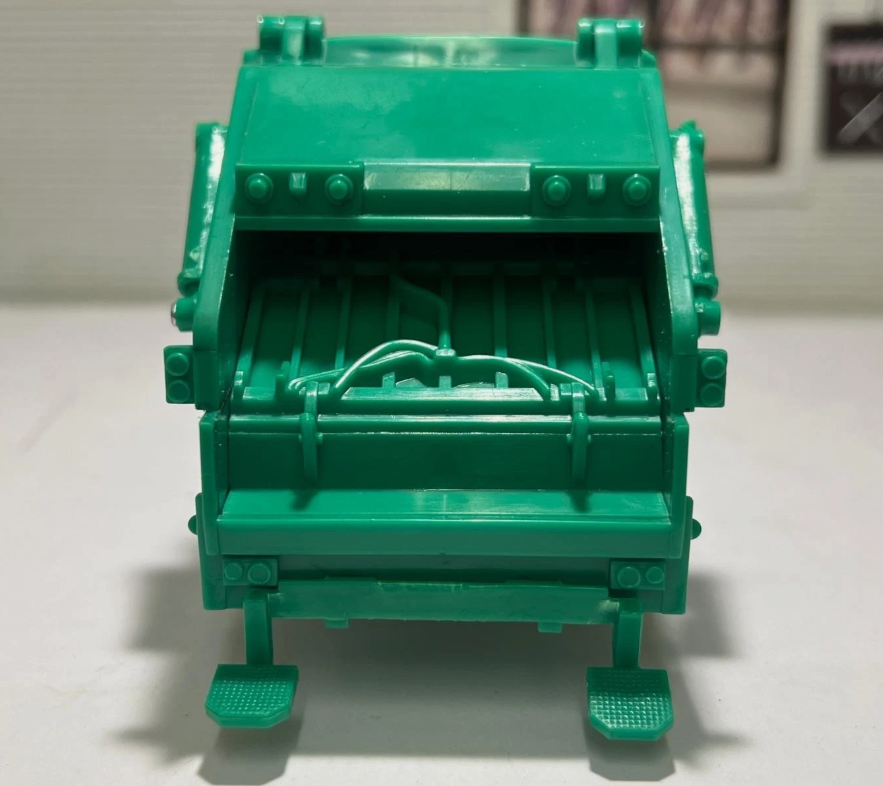 Iveco 2014 Daily (Various Body Types Available) 15873 NewRay 1:36