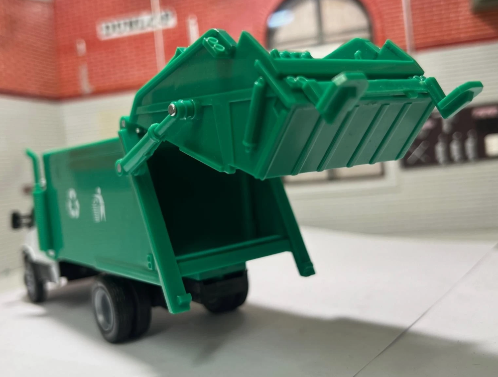 Iveco 2014 Daily (Various Body Types Available) 15873 NewRay 1:36