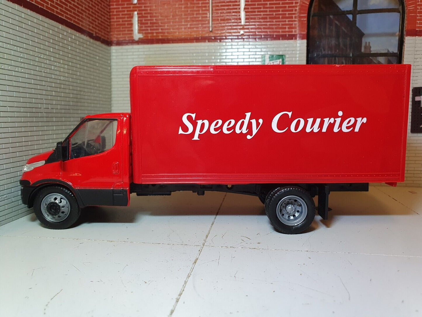 Iveco 2014 Daily (Various Body Types Available) 15873 NewRay 1:36