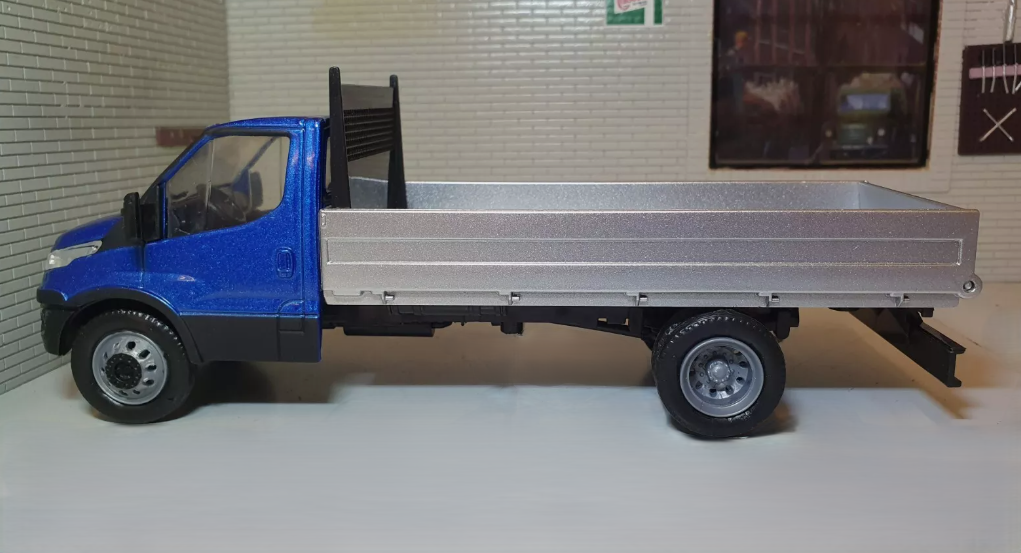 Iveco 2014 Daily (Various Body Types Available) 15873 NewRay 1:36