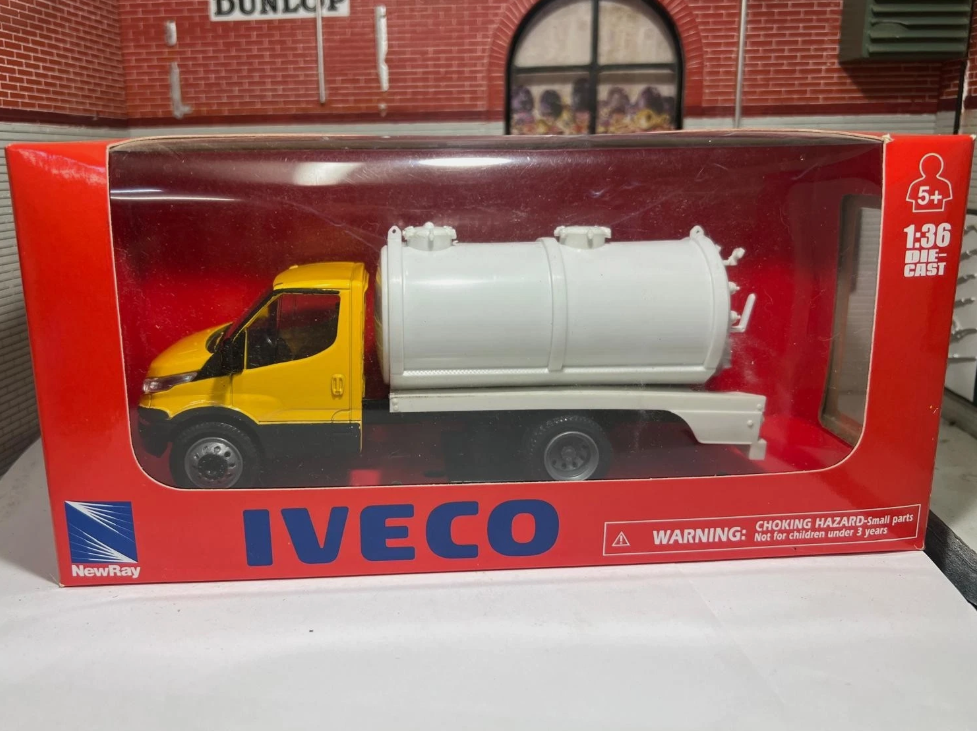Iveco 2014 Daily (Various Body Types Available) 15873 NewRay 1:36