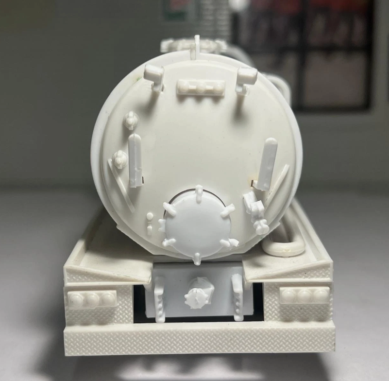 Iveco 2014 Daily (Various Body Types Available) 15873 NewRay 1:36