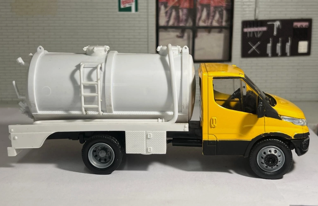 Iveco 2014 Daily (Various Body Types Available) 15873 NewRay 1:36
