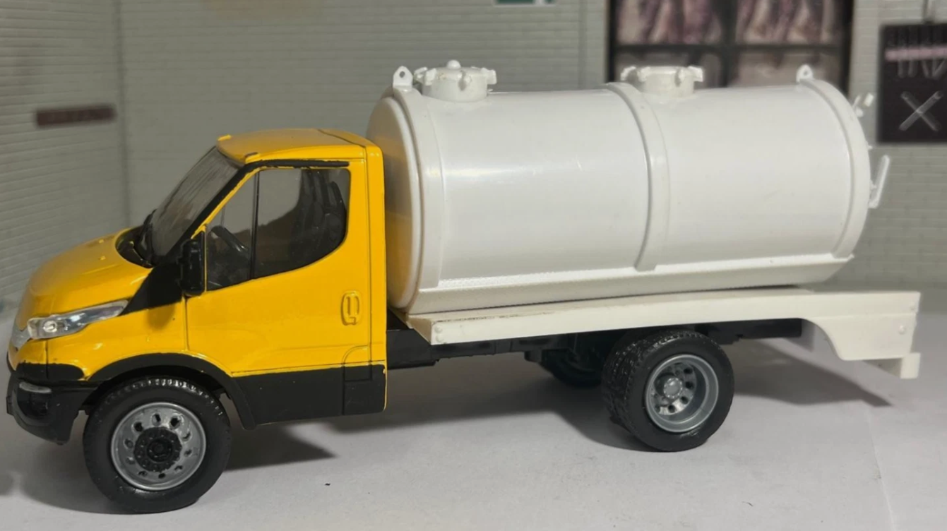 Iveco 2014 Daily (Various Body Types Available) 15873 NewRay 1:36