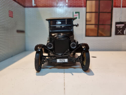 Ford 1925 Model T Touring #1903 Sunstar 1:24