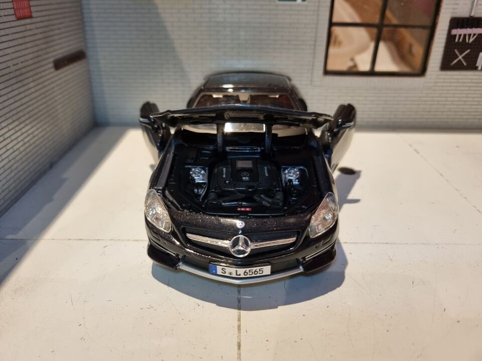 Mercedes SL65 AMG Hardtop 21066 Bburago 1:24